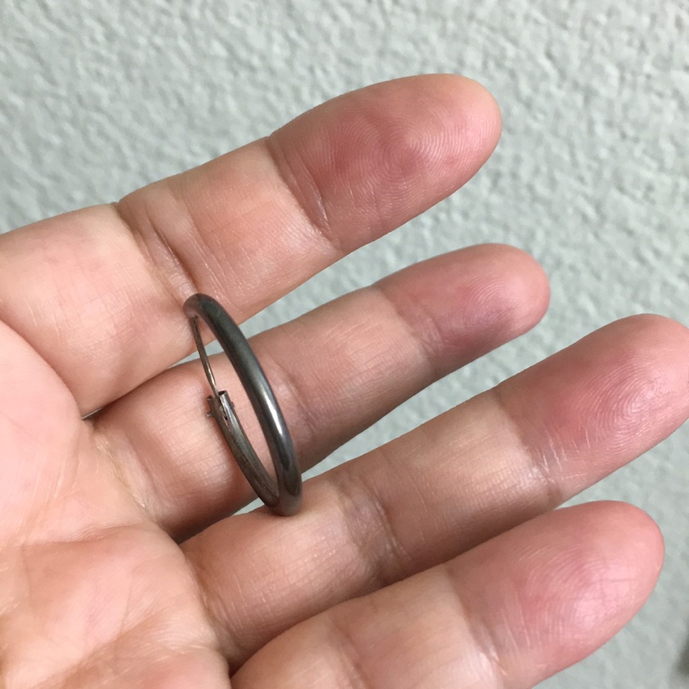 🖤Vtg Sterling silver hoop earrings - Picture 5 of 9